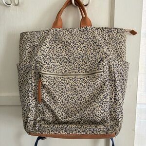 Floral print denim backpack 🌼🎒